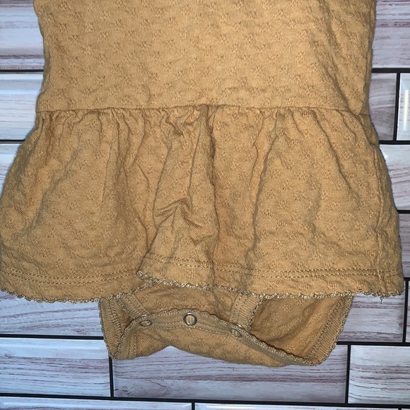 Quincy Mae Textured Ruffled Tan Onesie 3-6m - Picture 5 of 7